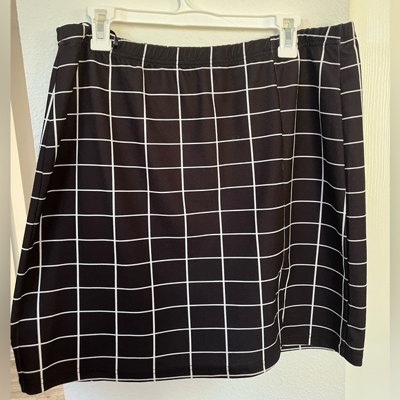 Dresses & Skirts - Plaid black and white mini skirt